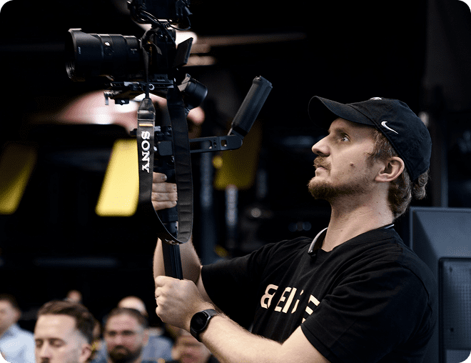 Groomsmen-Looking-Happy-On-Dance-Floor-1280x700 1 (15)
