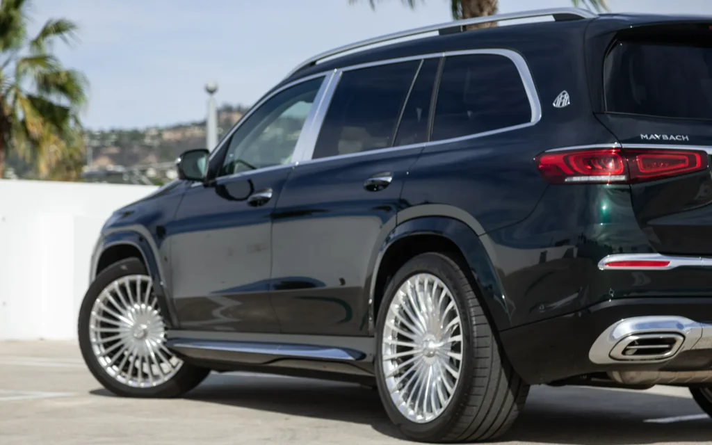 2021 Mercedes Maybach SUV Green 3