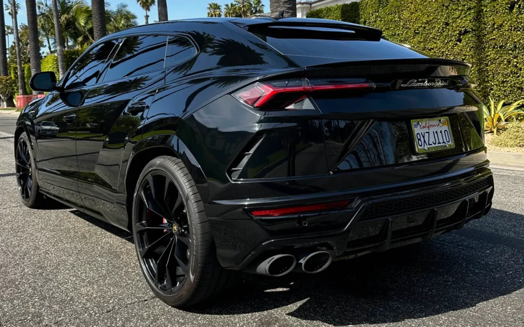 lamborghini urus 3